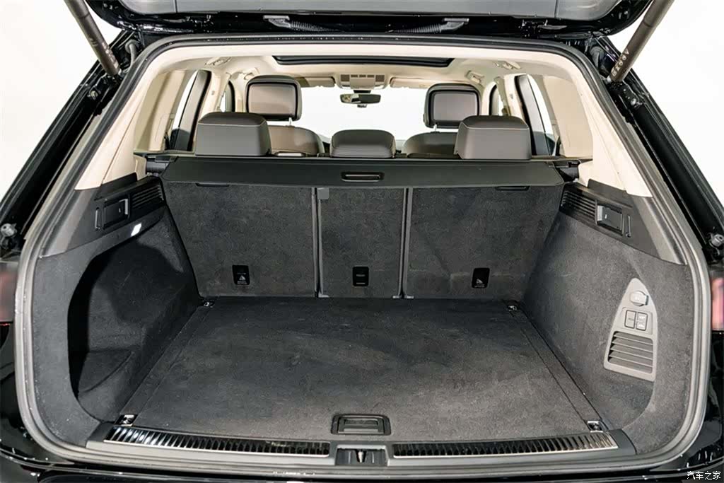 Volkswagen Touareg, 2023 26