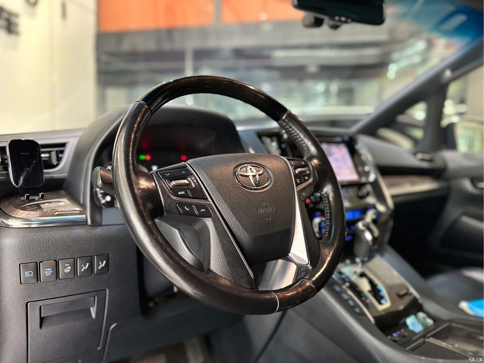 Toyota Alphard, 2018 4