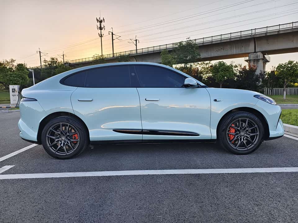 IM Motors Zhiji LS6 IM Motors Zhiji LS6
