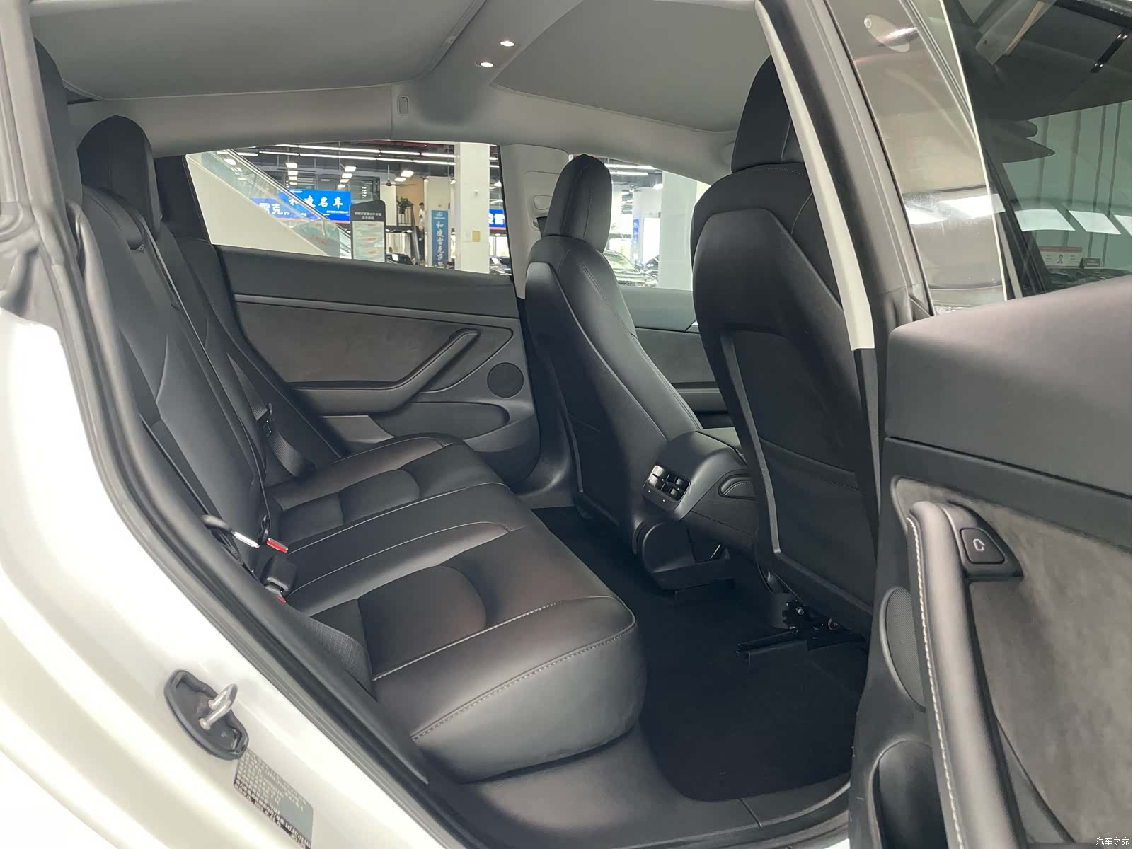 Tesla Model 3, 2022 13