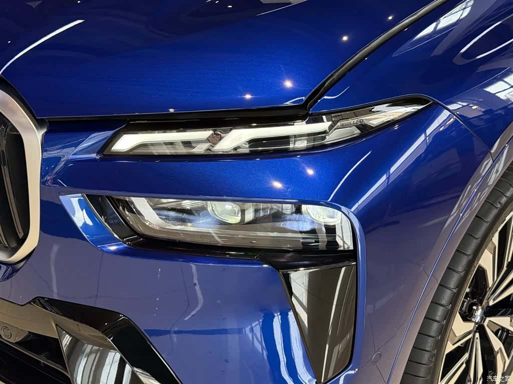 BMW X7, 2026 все фото