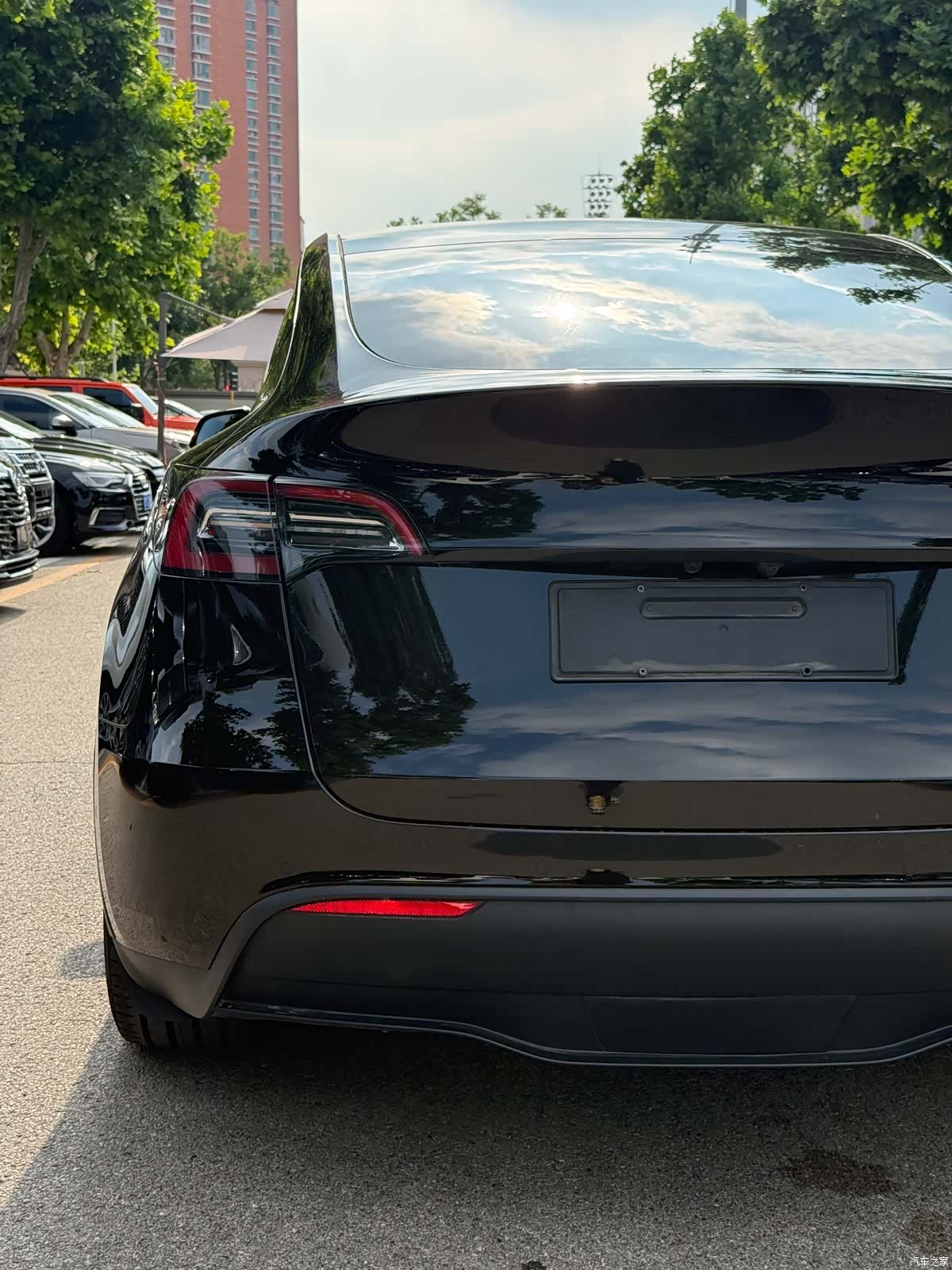 Tesla Model Y, 2023 15