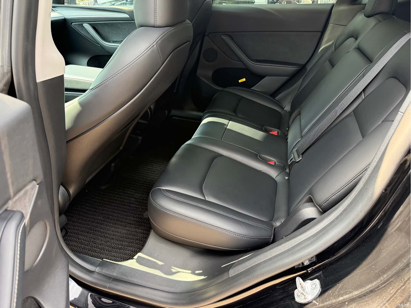 Tesla Model Y, 2023 7