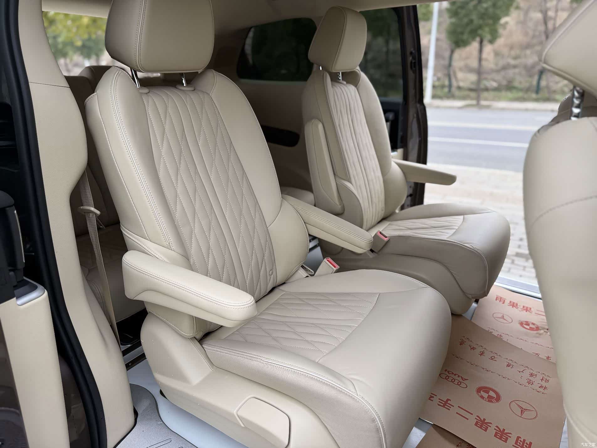 Buick GL8, 2023 13