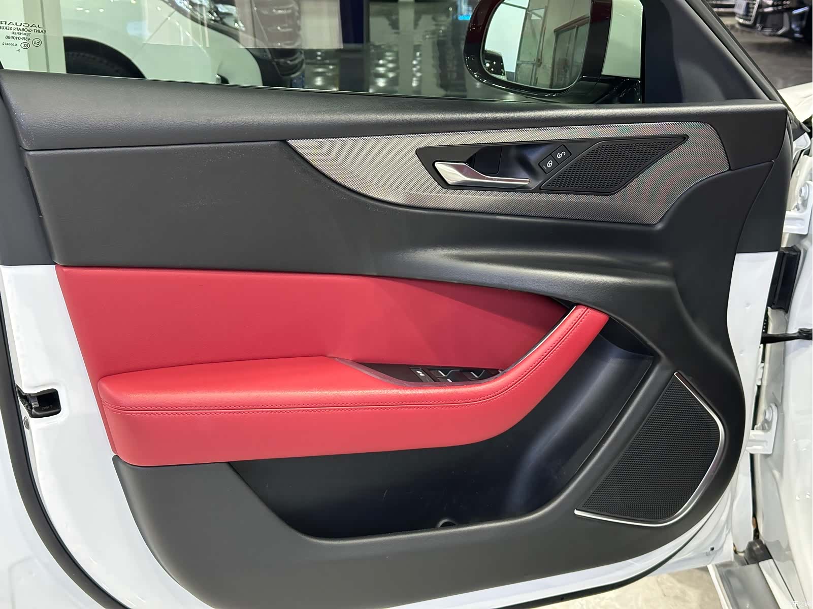 Land Rover XEL, 2021 19