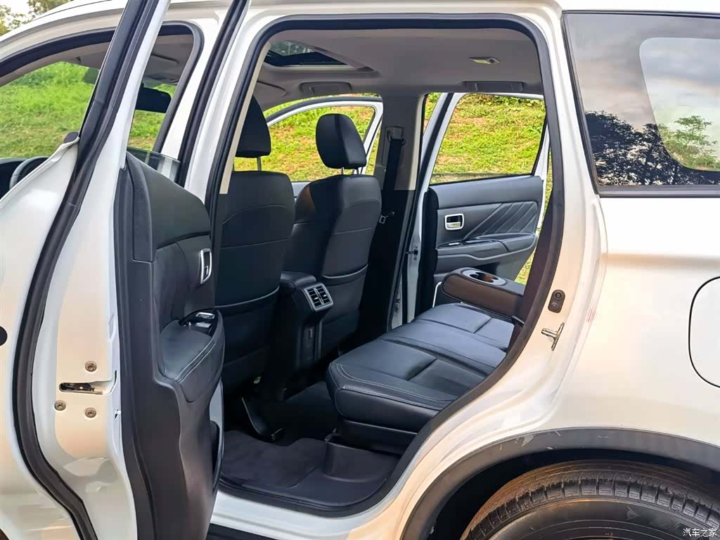 Mitsubishi Outlander, 2019 10