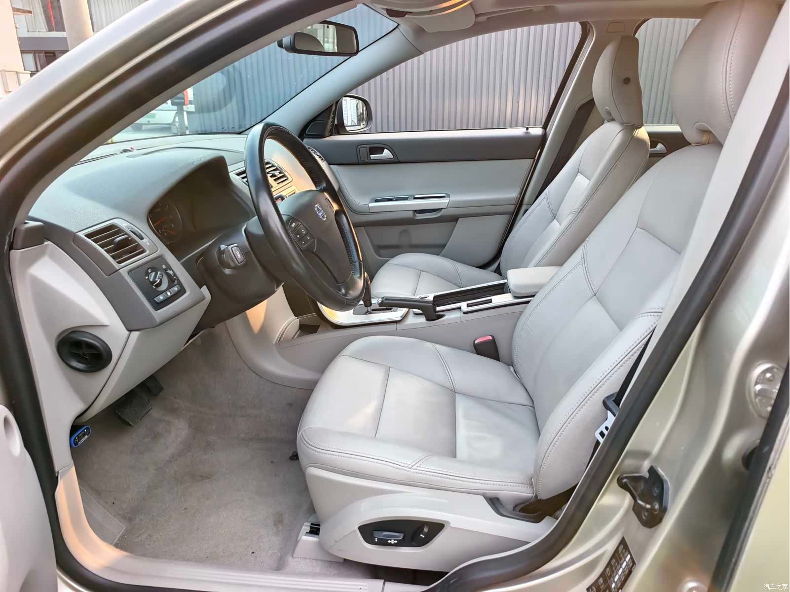 Volvo S40, 2011 все фото