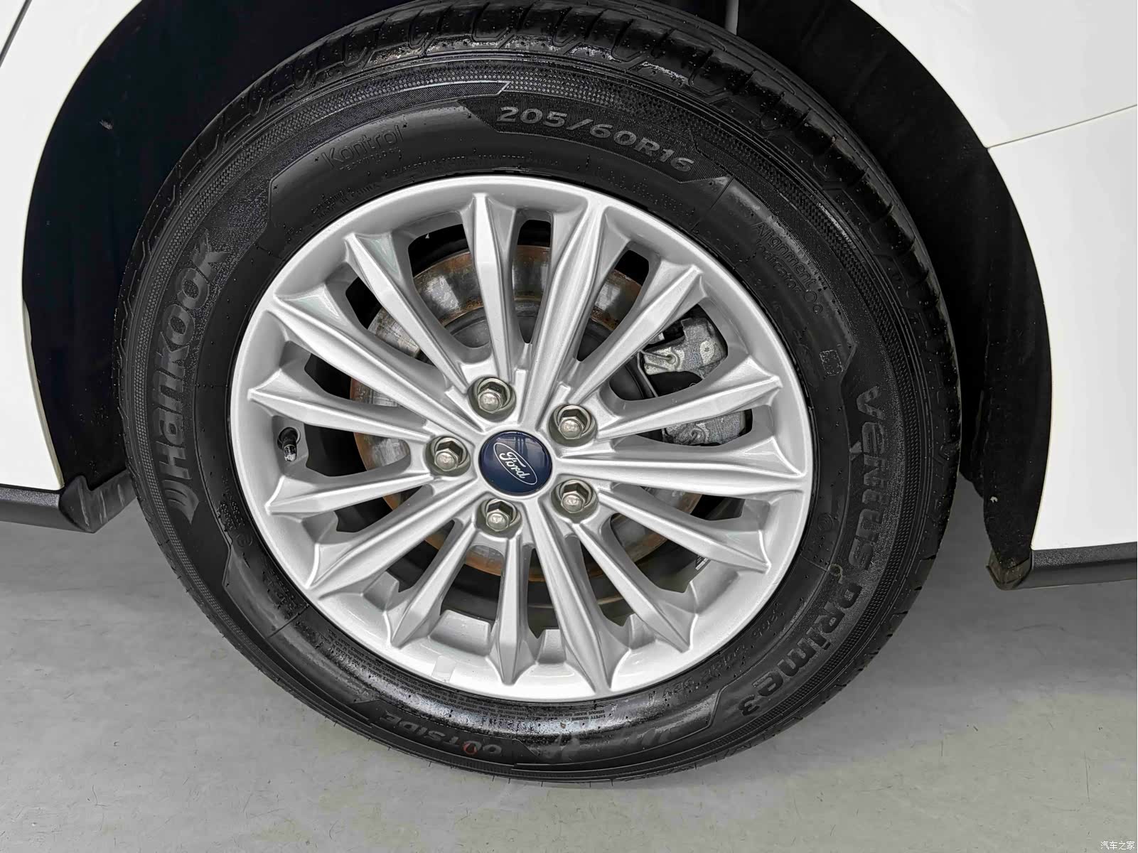 Ford Focus, 2022 12