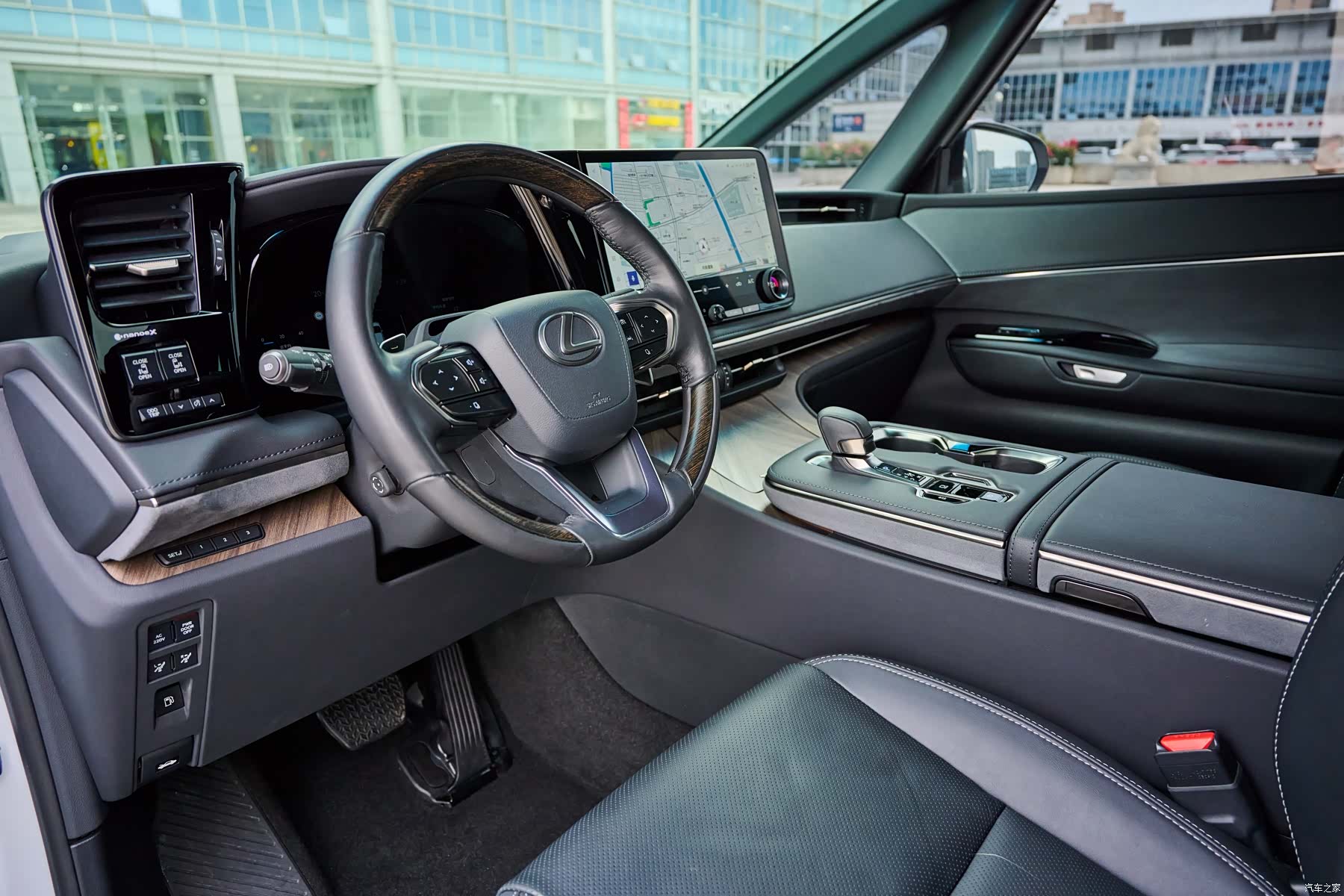 Lexus LM, 2024 11
