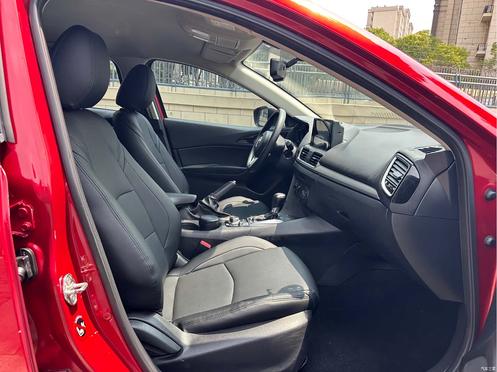 Mazda Mazda3, 2015 10