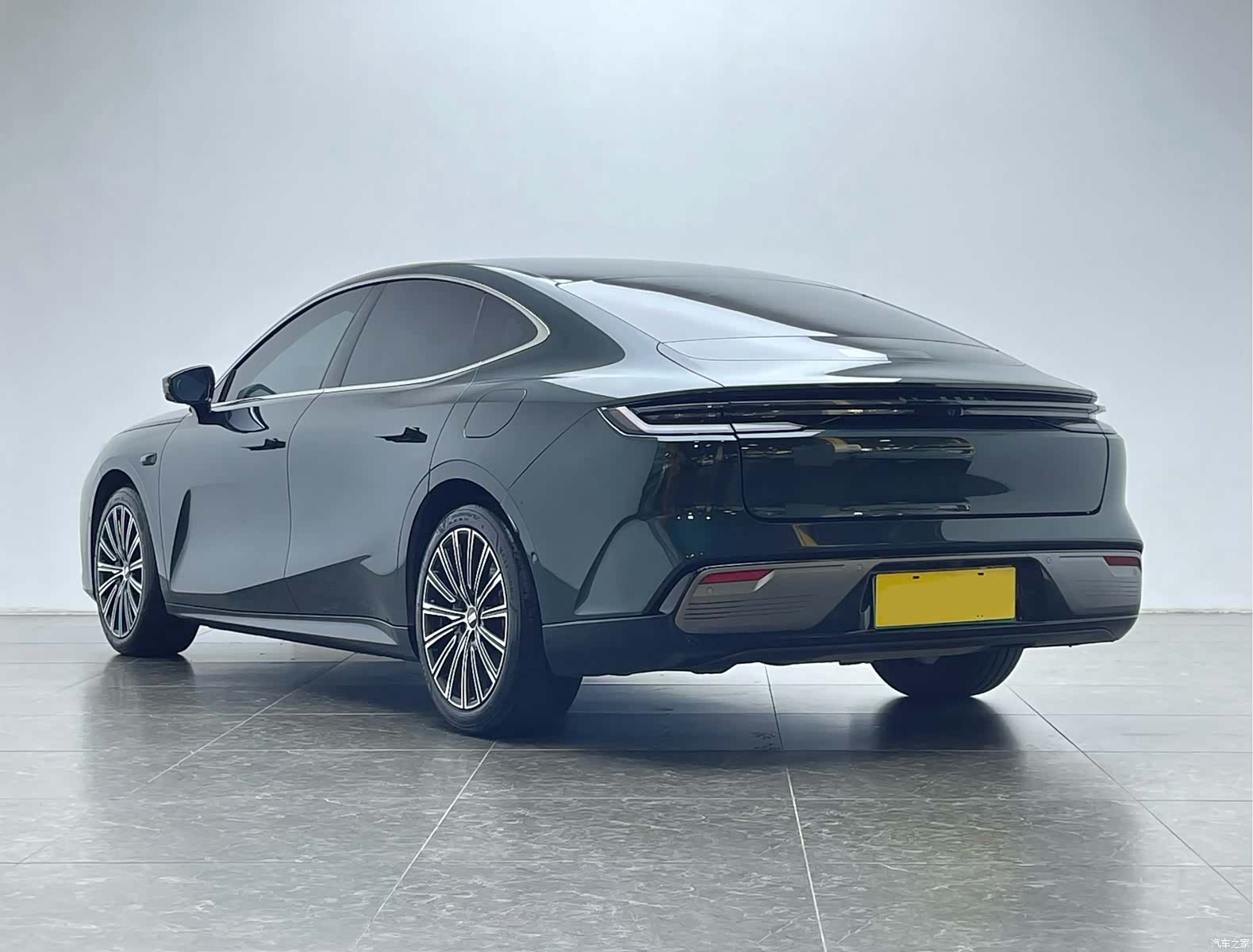 Geely 8, 2025 21