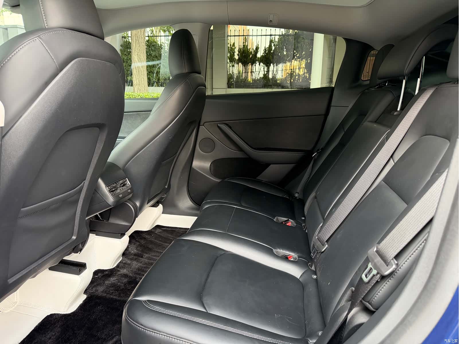 Tesla Model Y, 2023 9