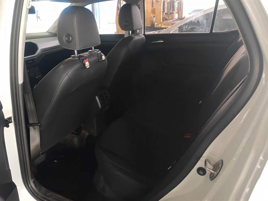 Volkswagen Exploring the shadow