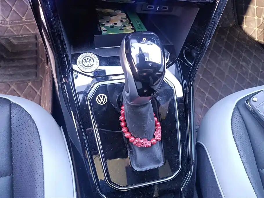 Volkswagen T-ROC exploring Songs