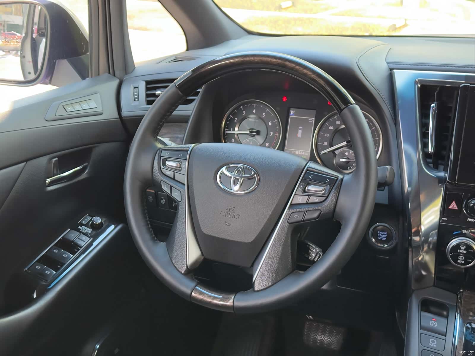Toyota Alphard, 2018 23
