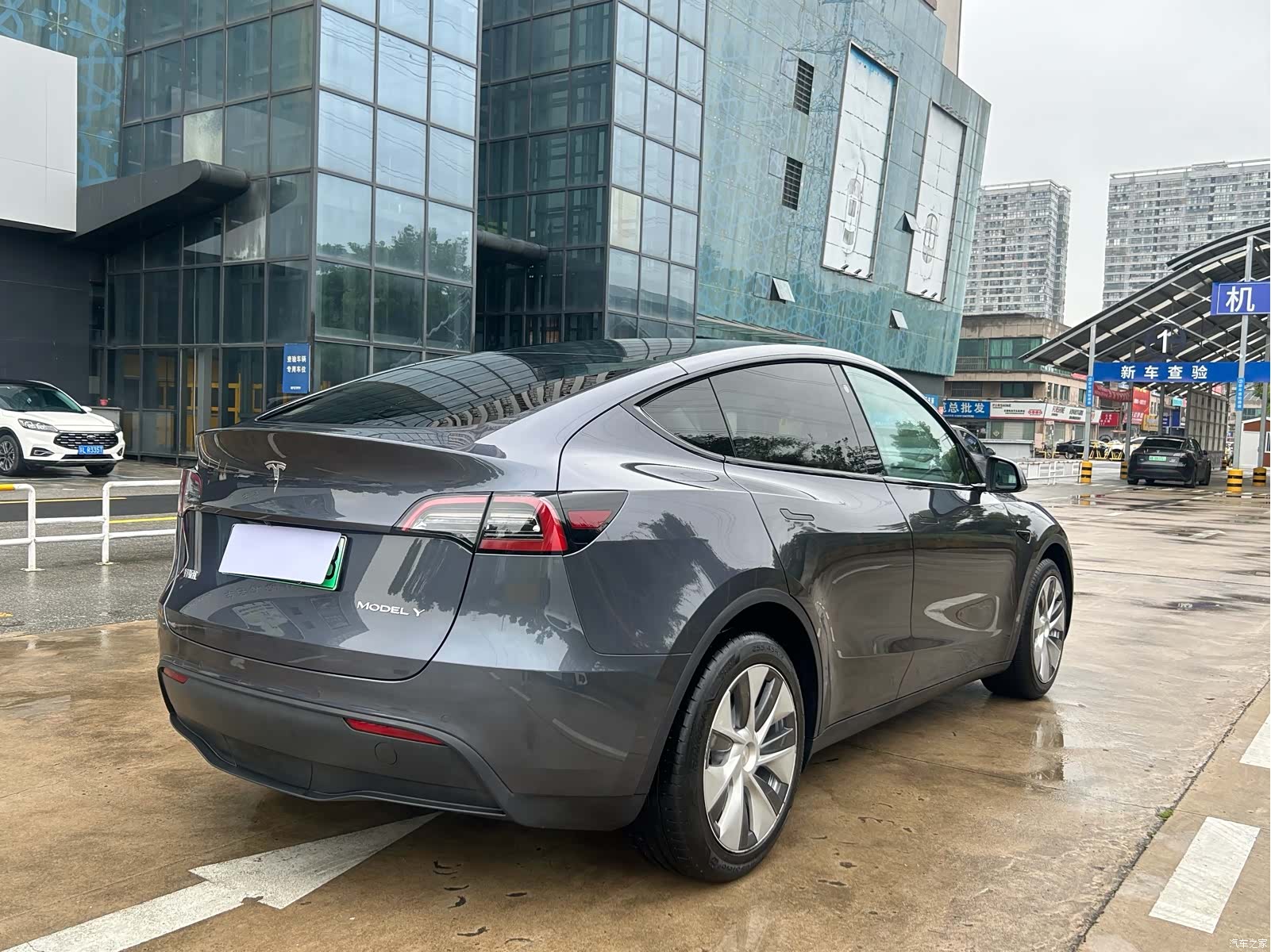 Tesla Model Y, 2022 9
