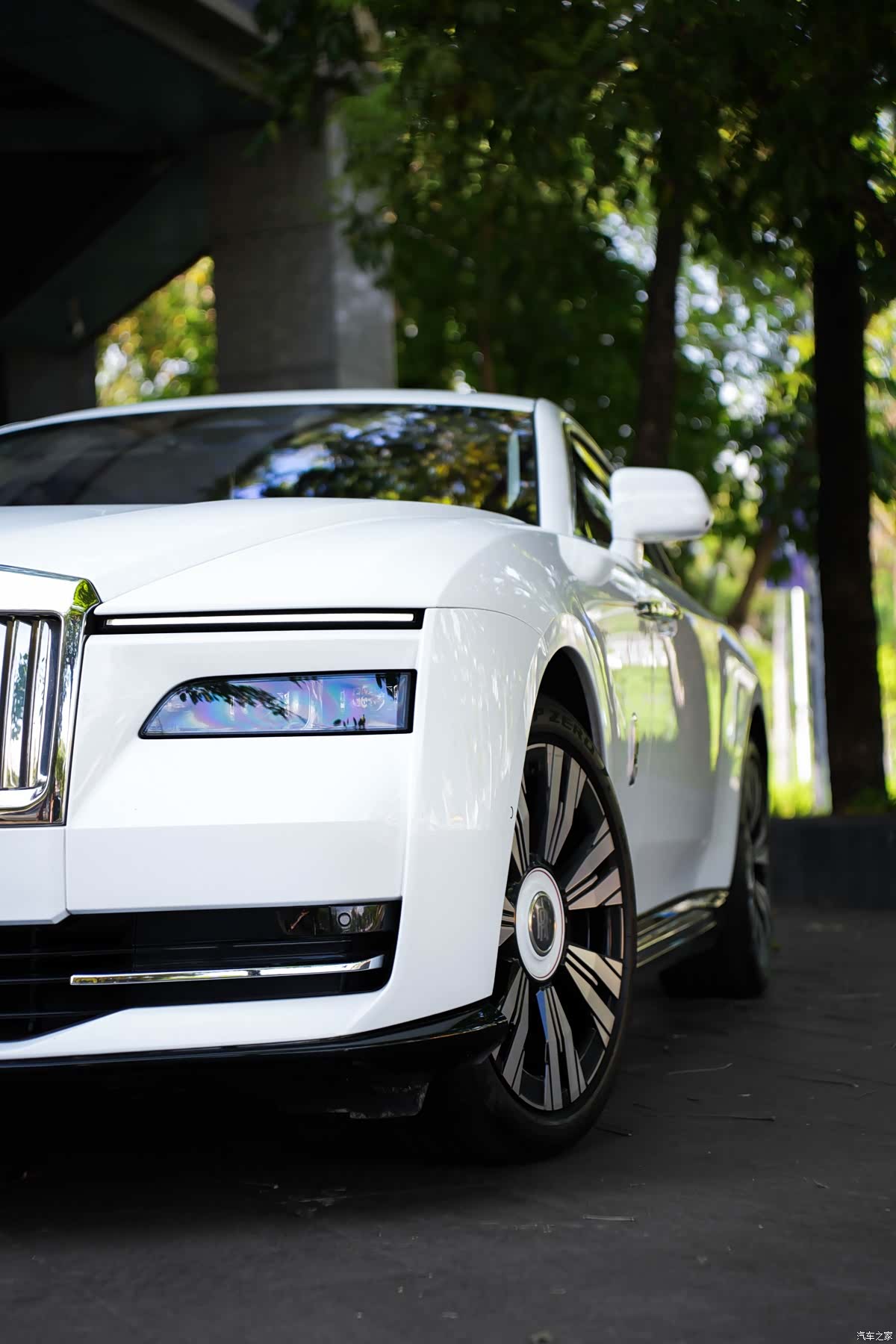 Rolls-Royce Spectre, 2024 4