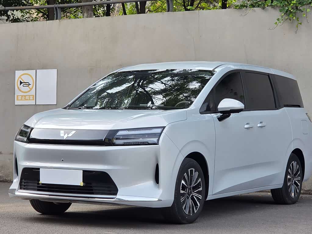 Wuling 730