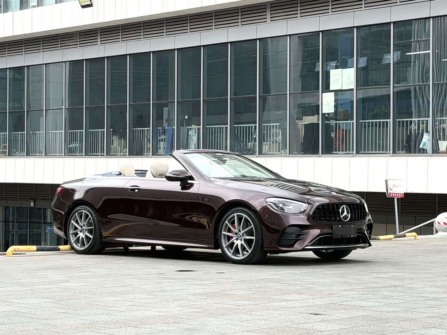 Mercedes-Benz E-Class, 2023 4