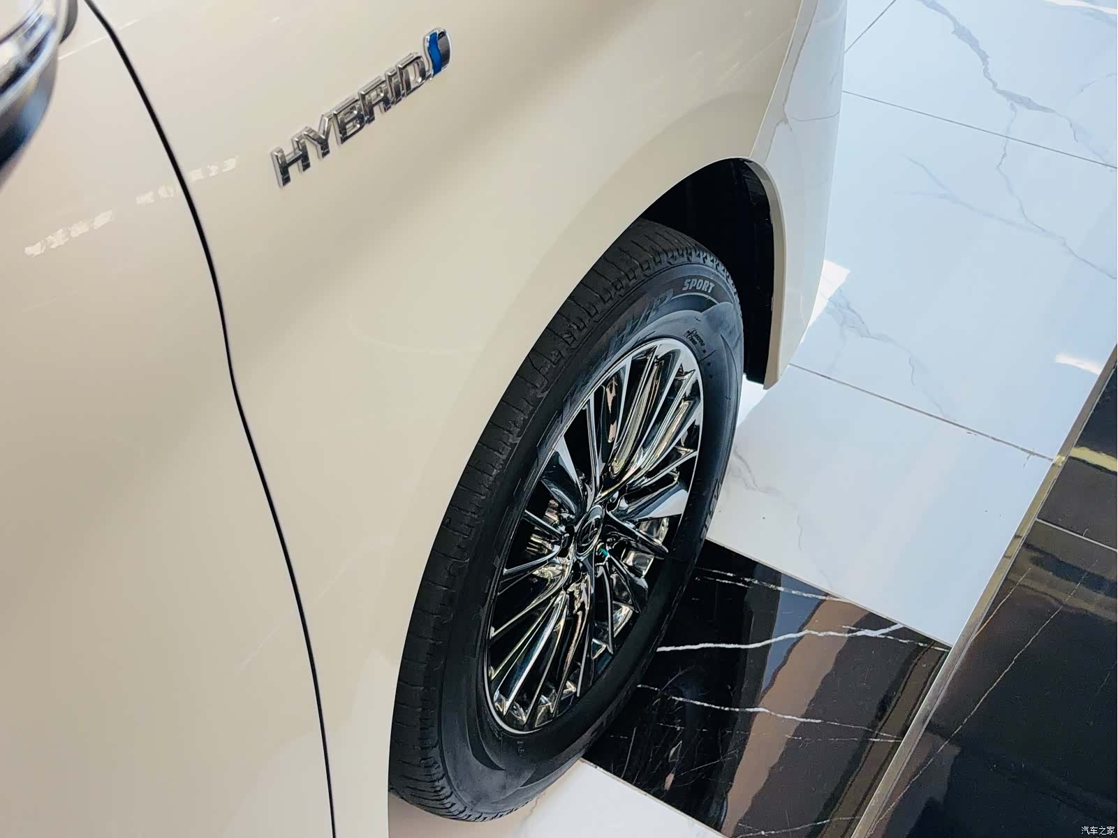Toyota Alphard, 2022 22