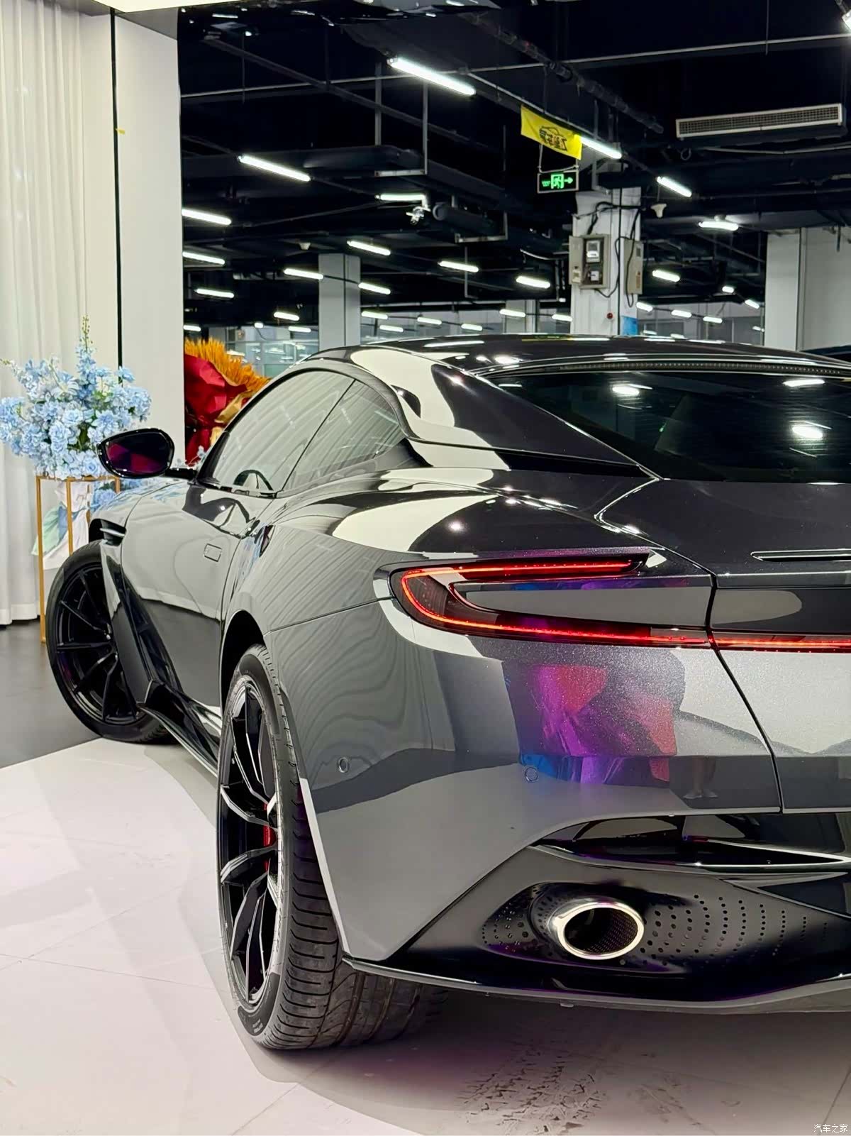 Aston Martin DB11, 2020 12
