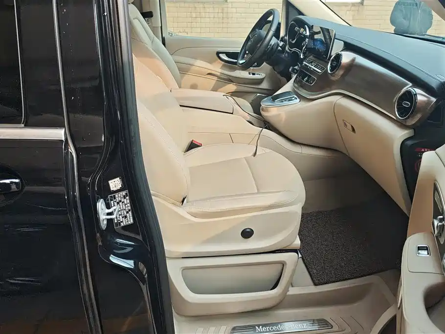 Mercedes-Benz V-class