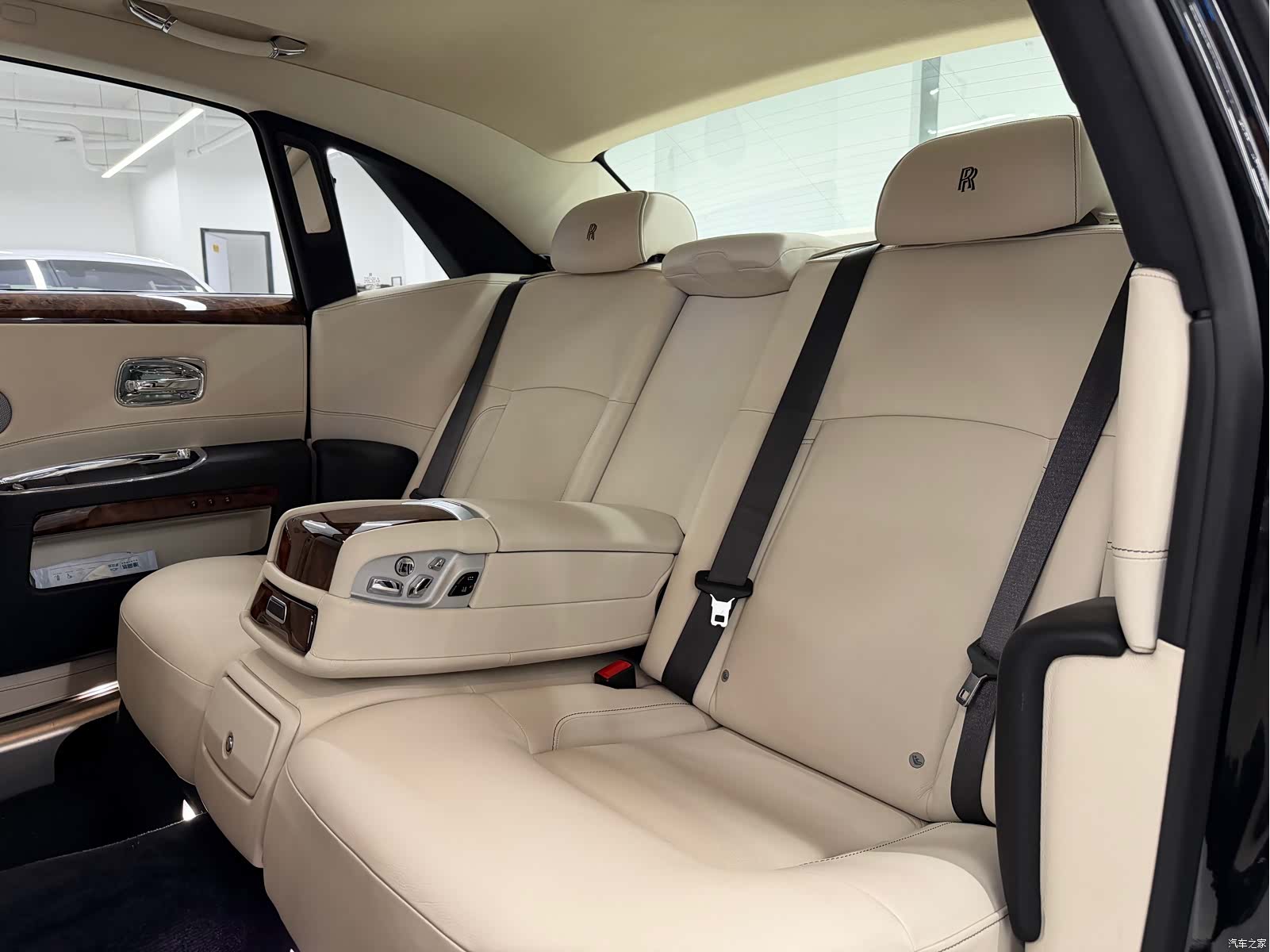 Rolls-Royce Ghost, 2014 13