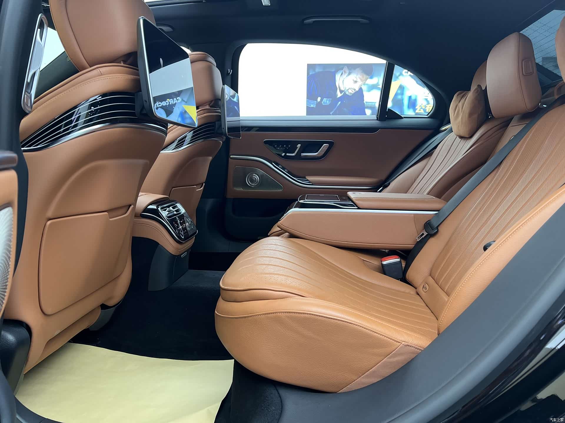 Mercedes-Benz S-Class, 2023 3