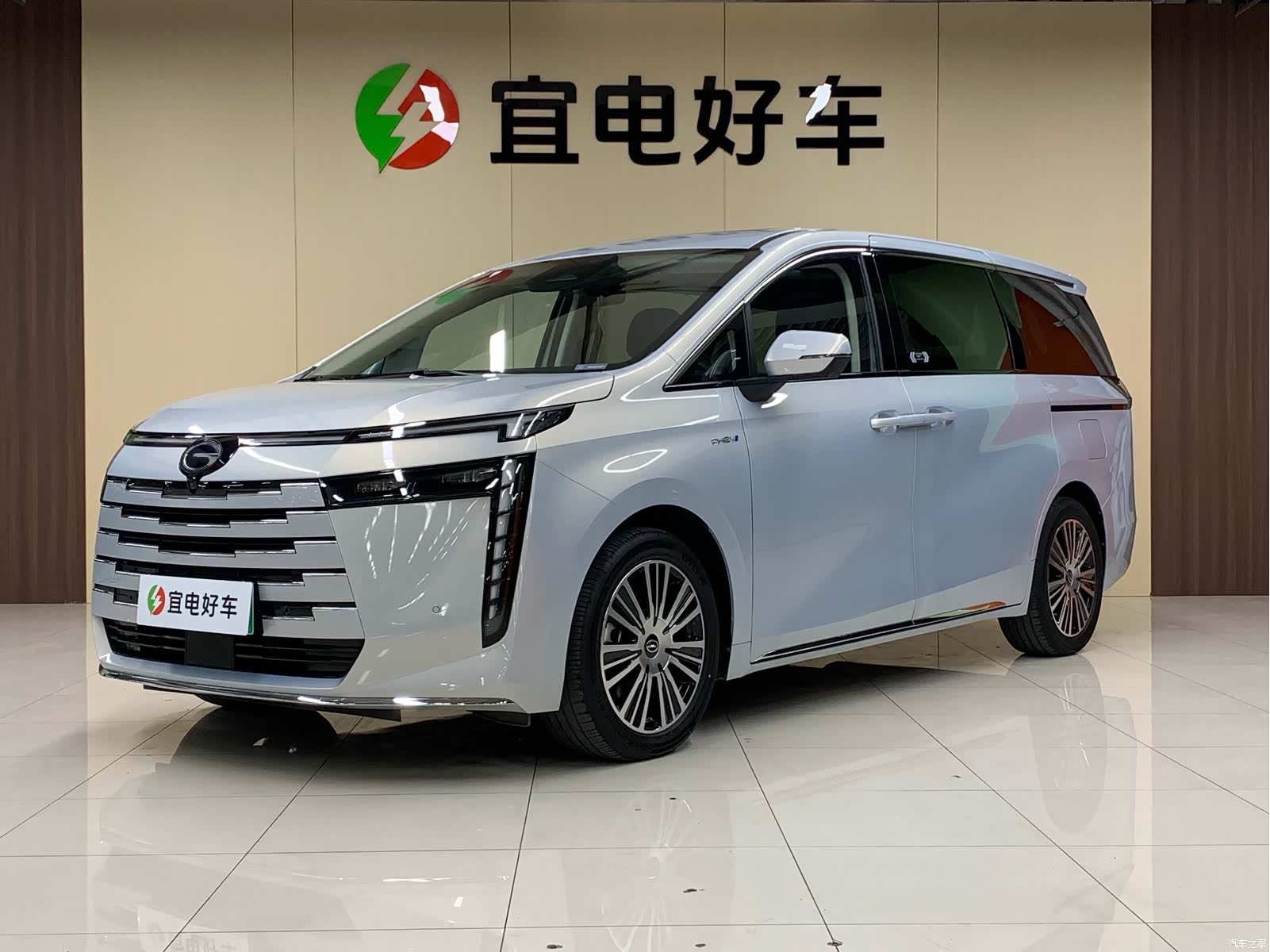 Trumpchi E8, 2025 1