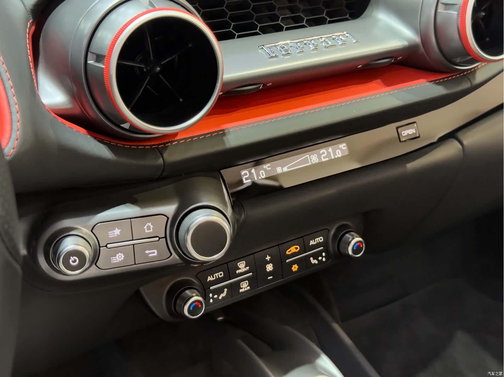 Ferrari 812, 2022 14