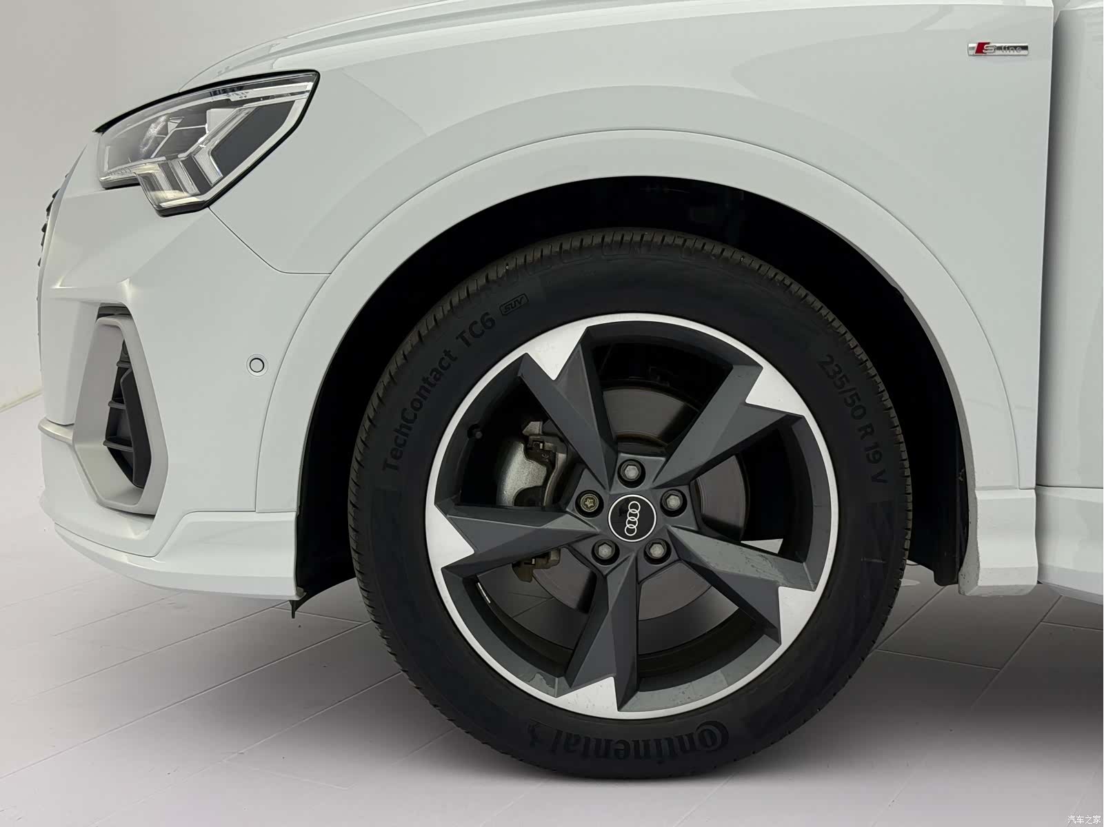 Audi Q3, 2022 11