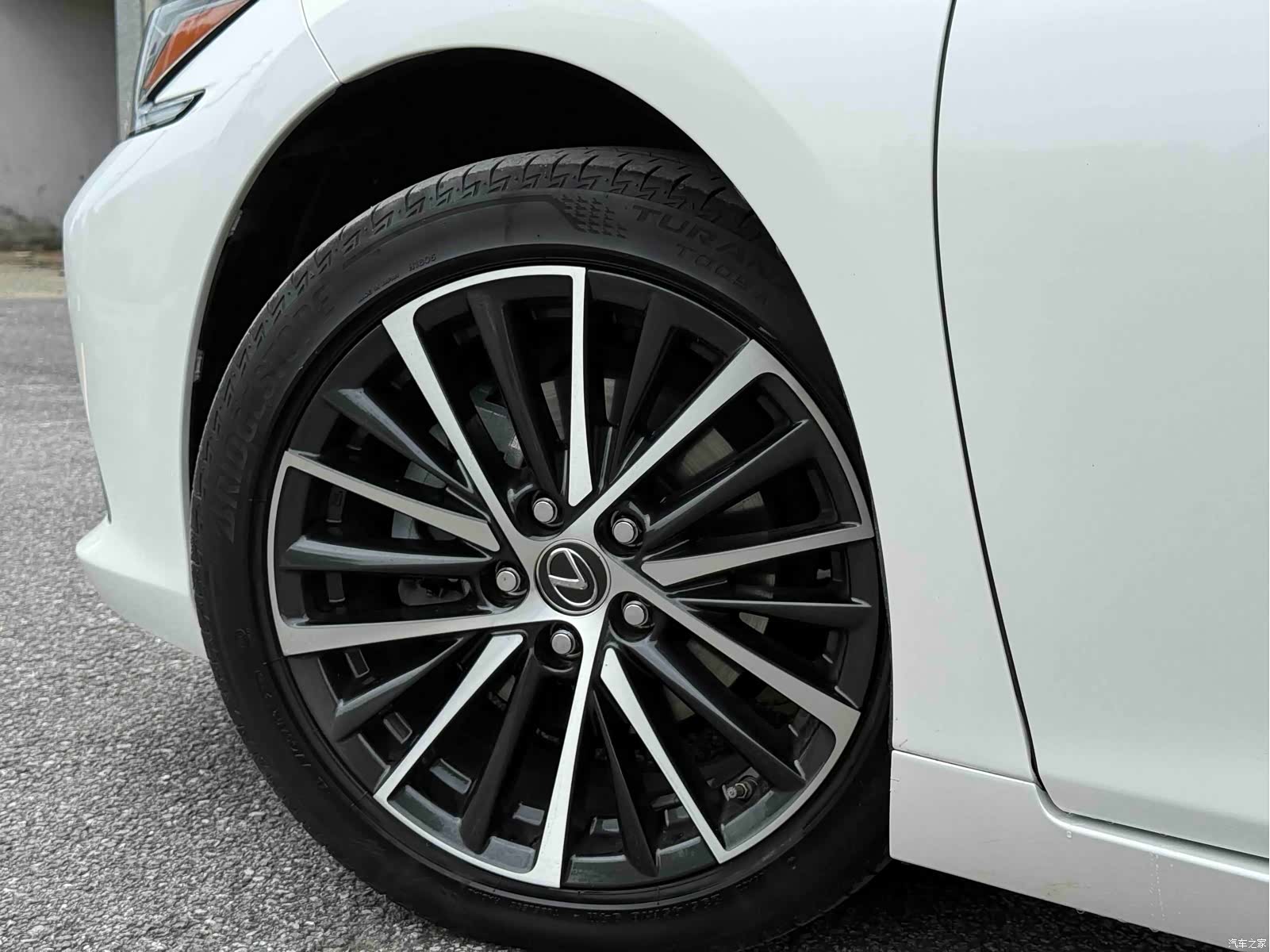 Lexus ES, 2021 13