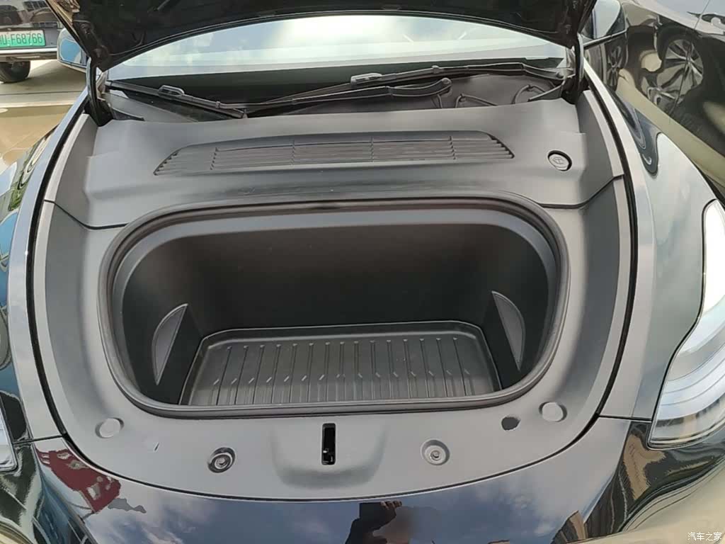 Tesla Model Y, 2023 20