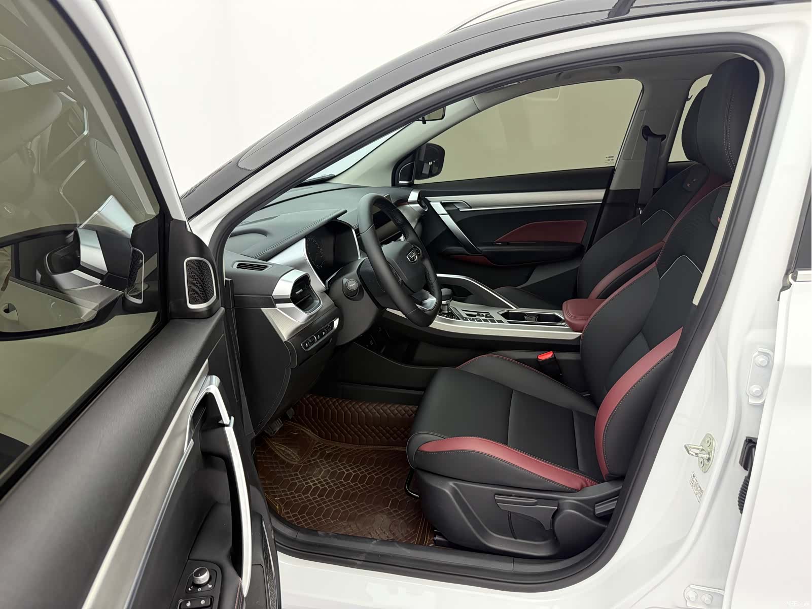Geely Coolray, 2023 21