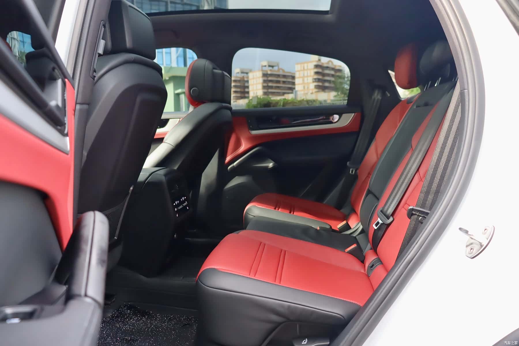 Porsche Cayenne, 2025 10