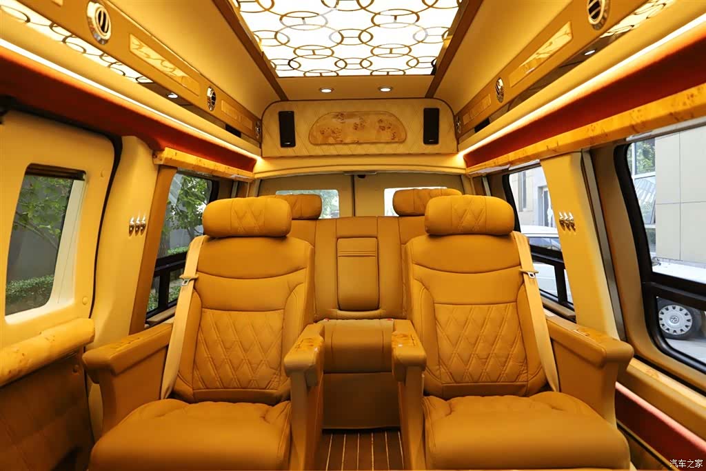 GMC SAVANA, 2020 8