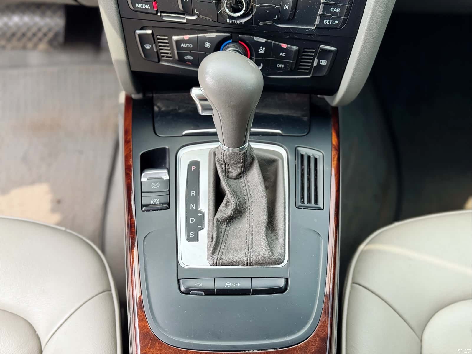 Audi A4L, 2011 11