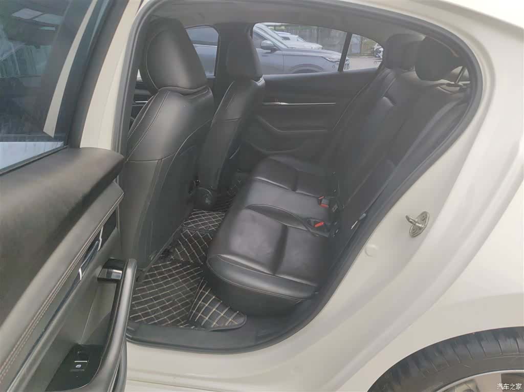 Mazda Mazda3, 2023 13