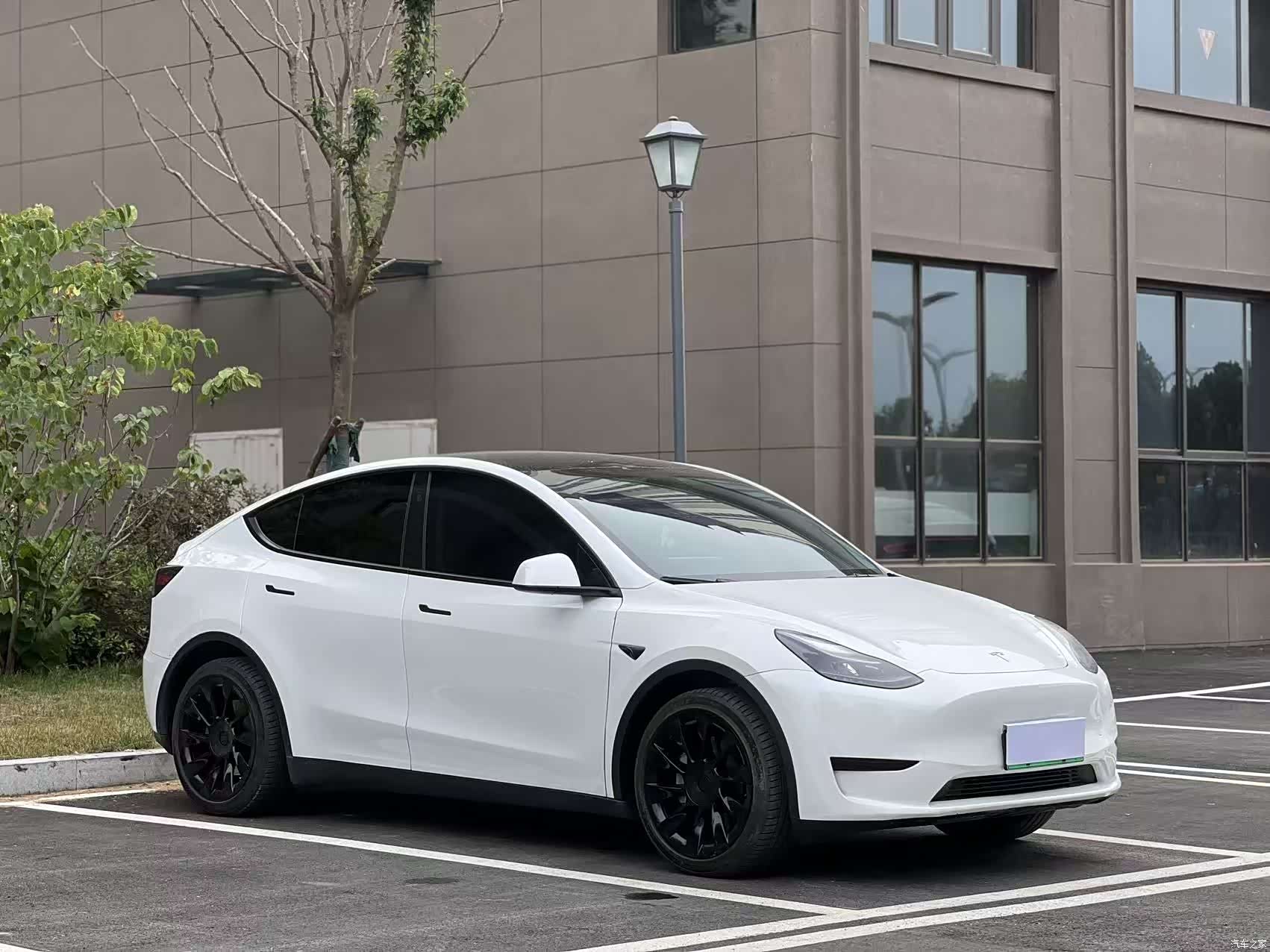 Tesla Model Y, 2024 3