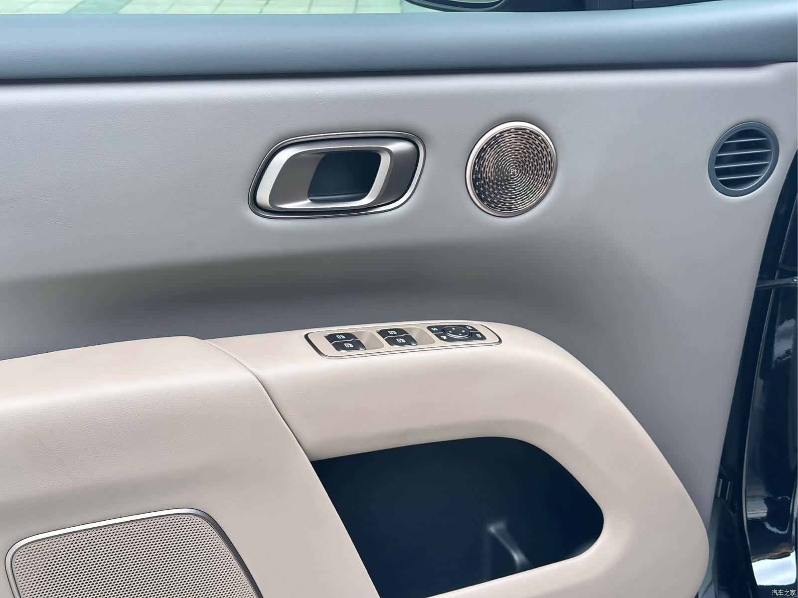 Li Auto i8, 2025 3