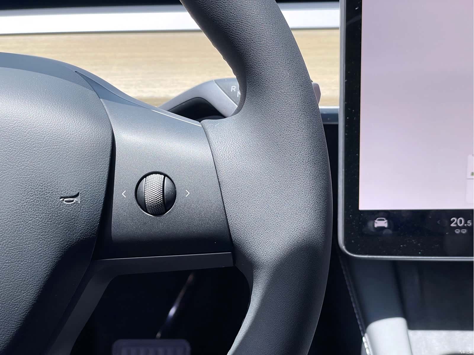 Tesla Model Y, 2023 26