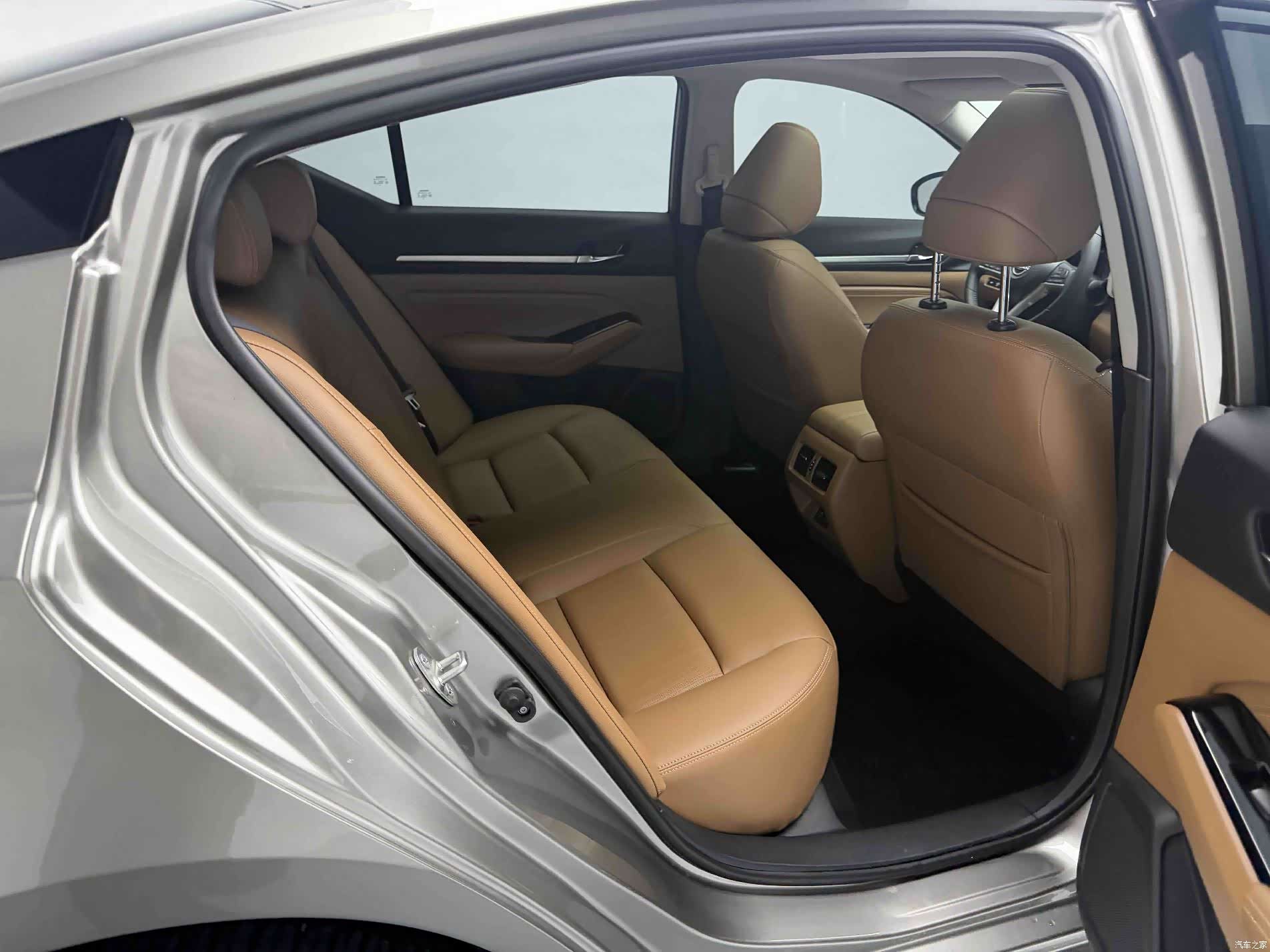 Nissan Teana, 2025 14