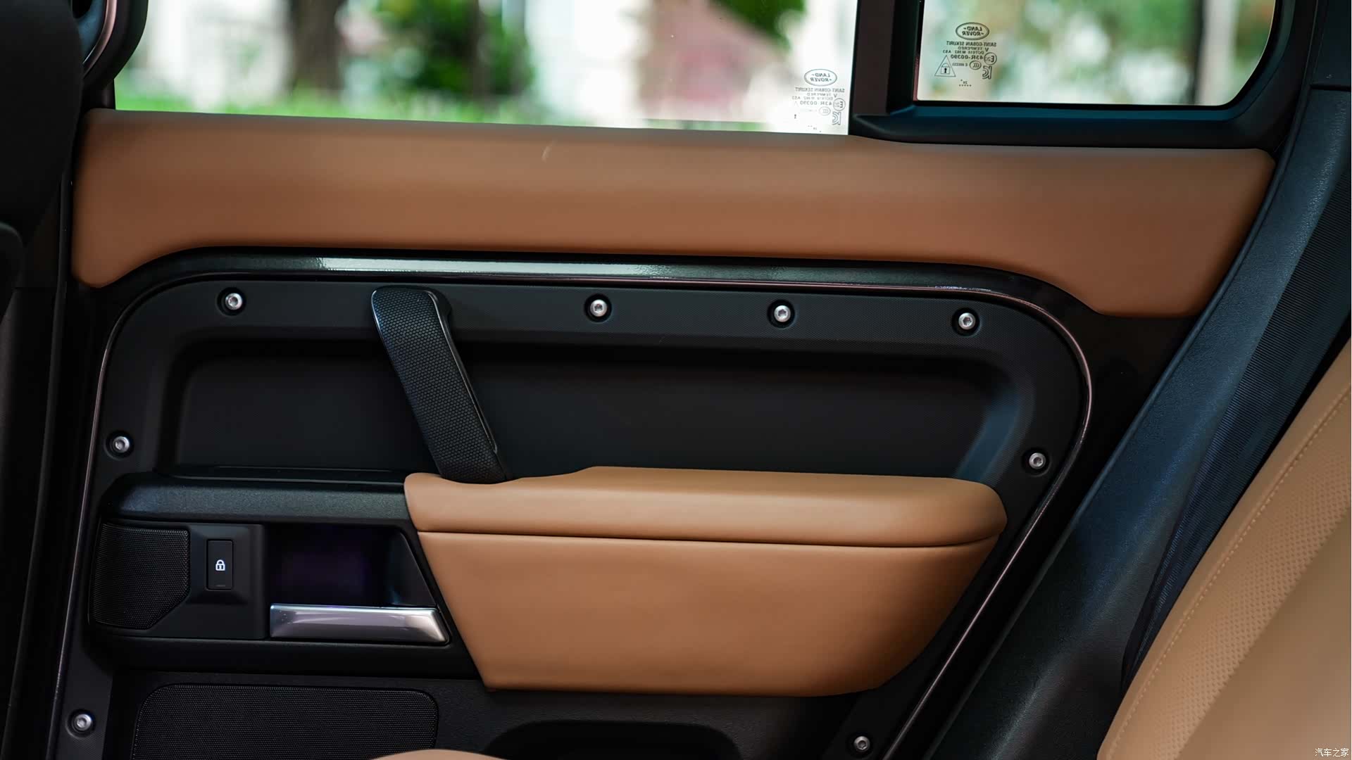 Land Rover Defender, 2025 13