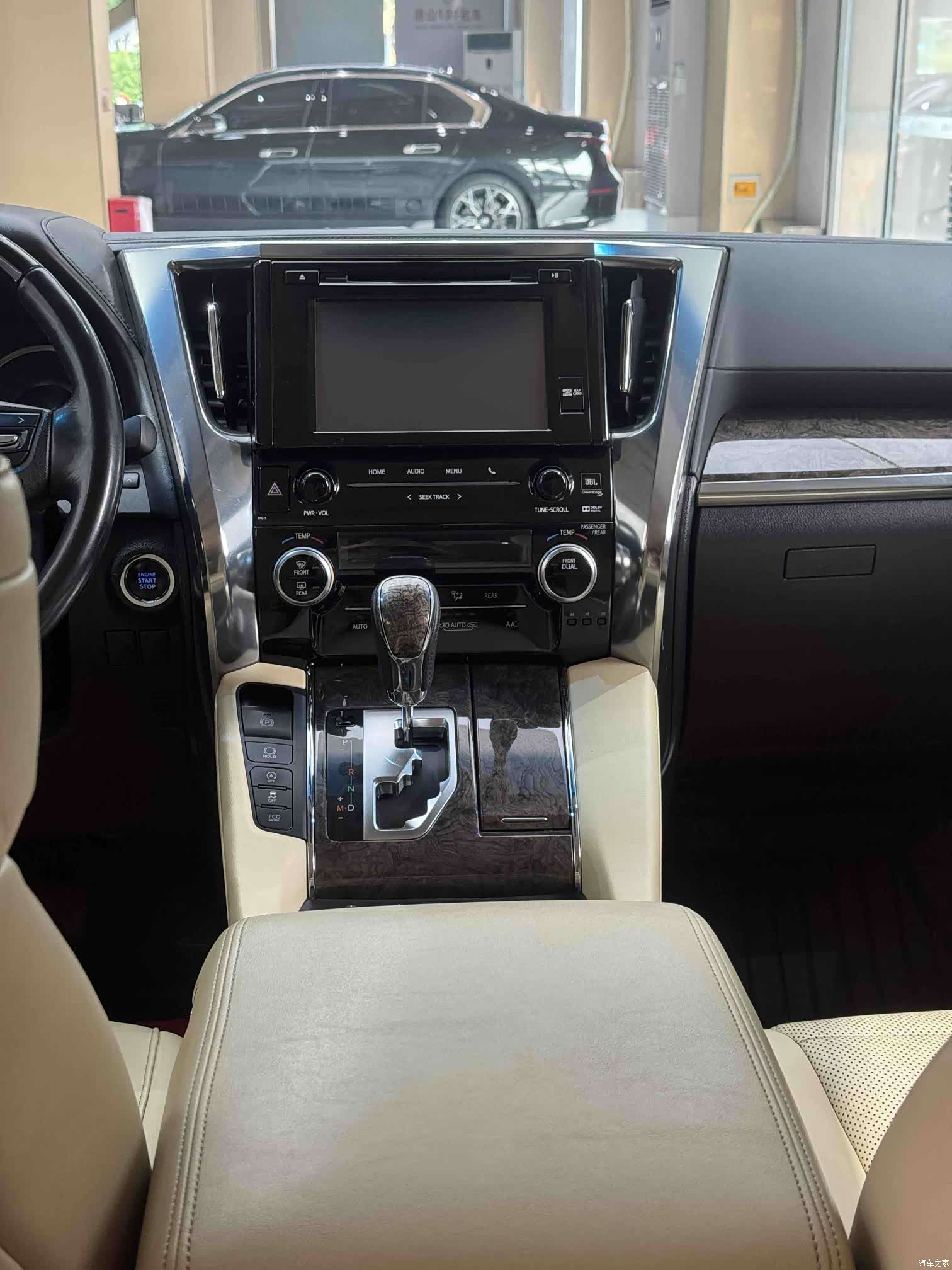 Toyota Alphard, 2019 15