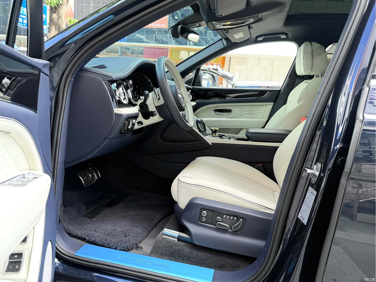 Bentley Bentayga, 2023 6