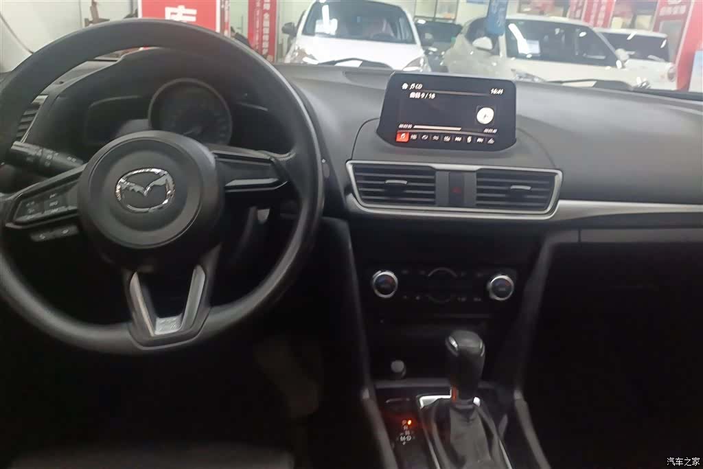 Mazda Mazda3, 2017 12