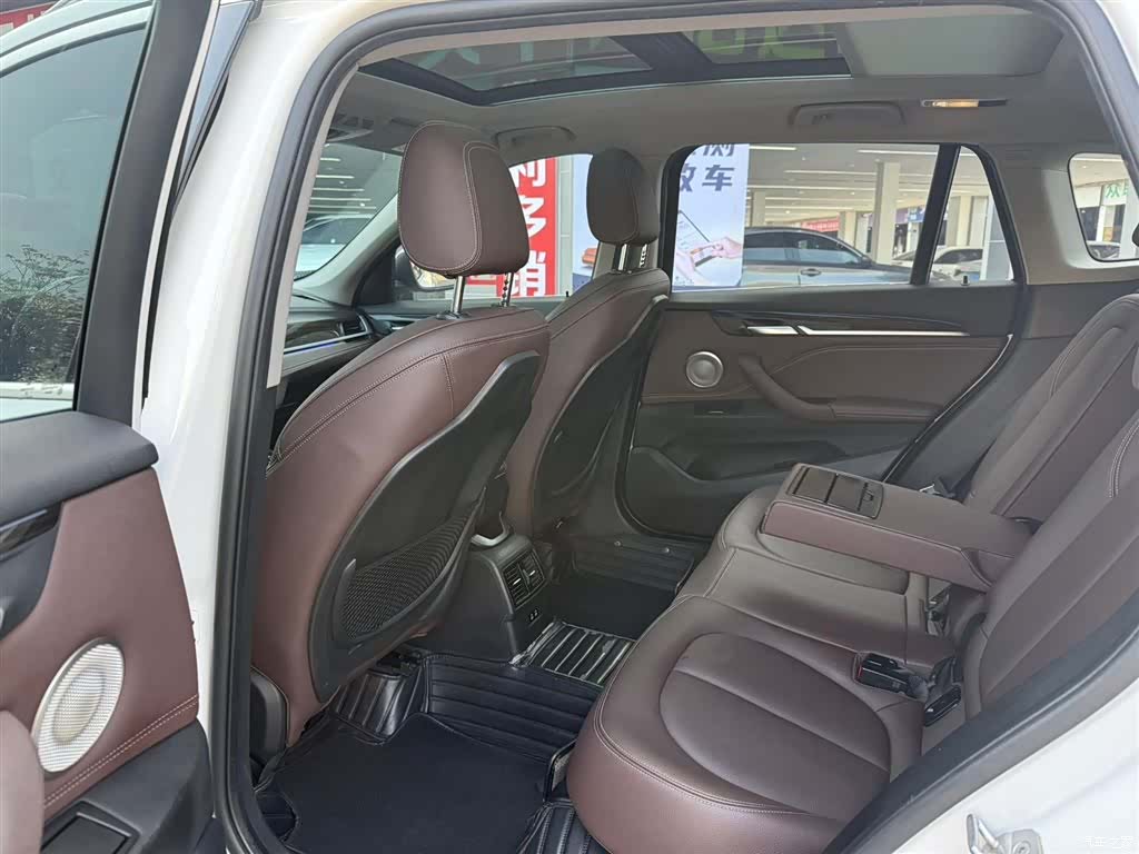 BMW X1, 2022 все фото