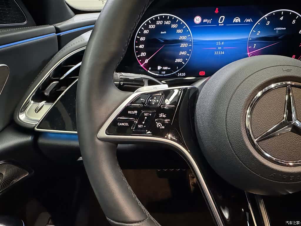 Mercedes-Benz E-Class, 2024 27
