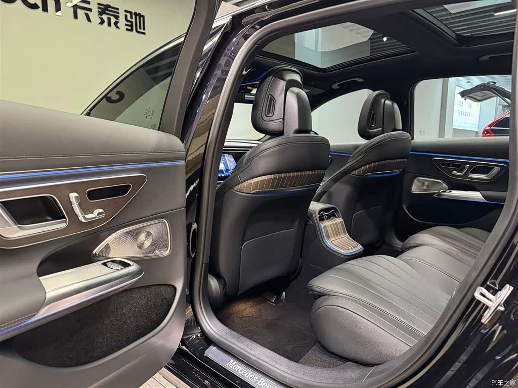 Mercedes-Benz E-Class, 2024 21