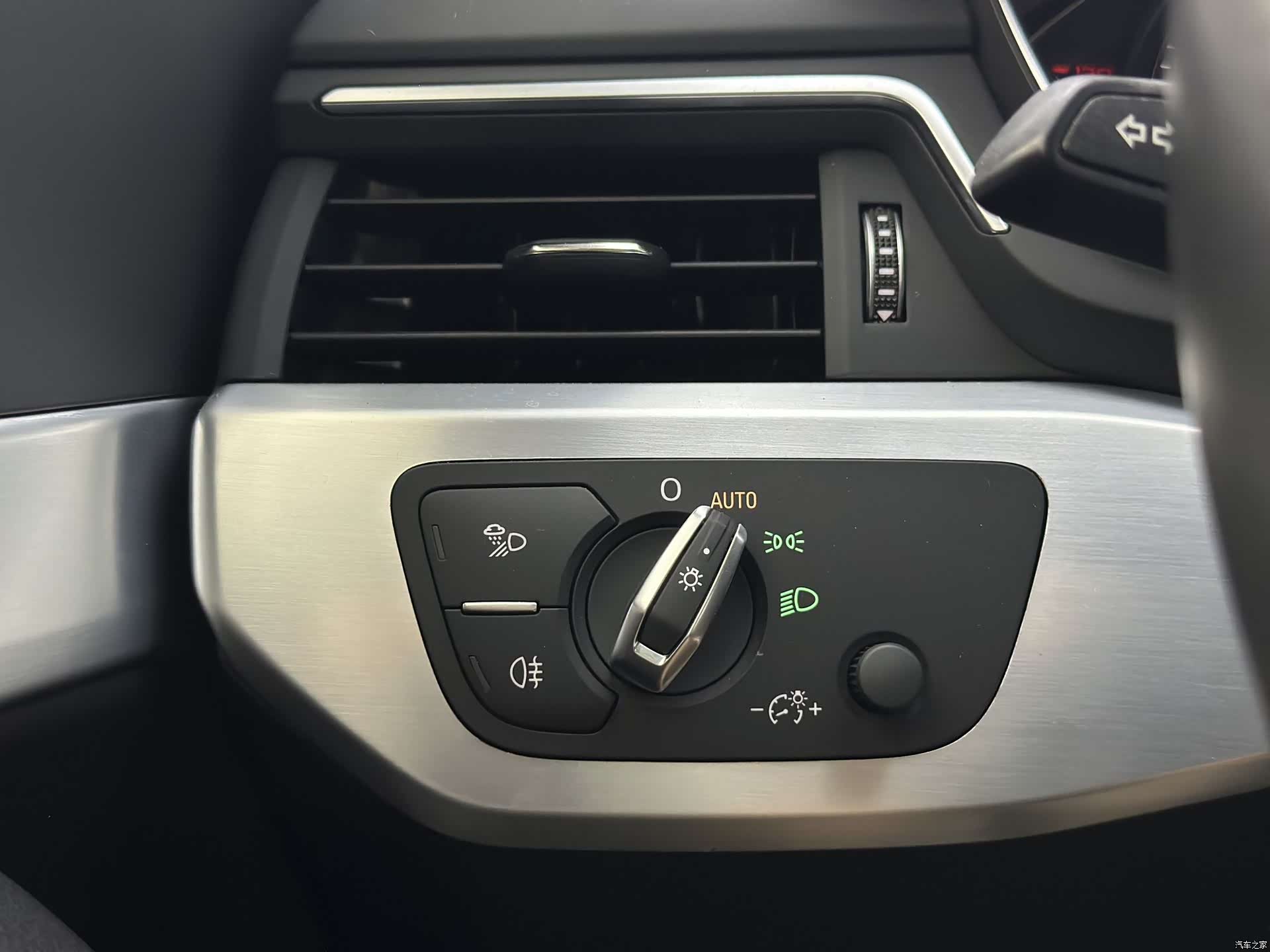 Audi A4L, 2018 14